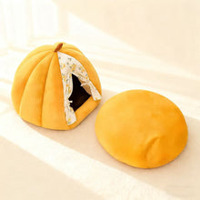 Pumpkin-Shaped Pet Bed – Enclosed Cozy House for Cats & Small Dogs